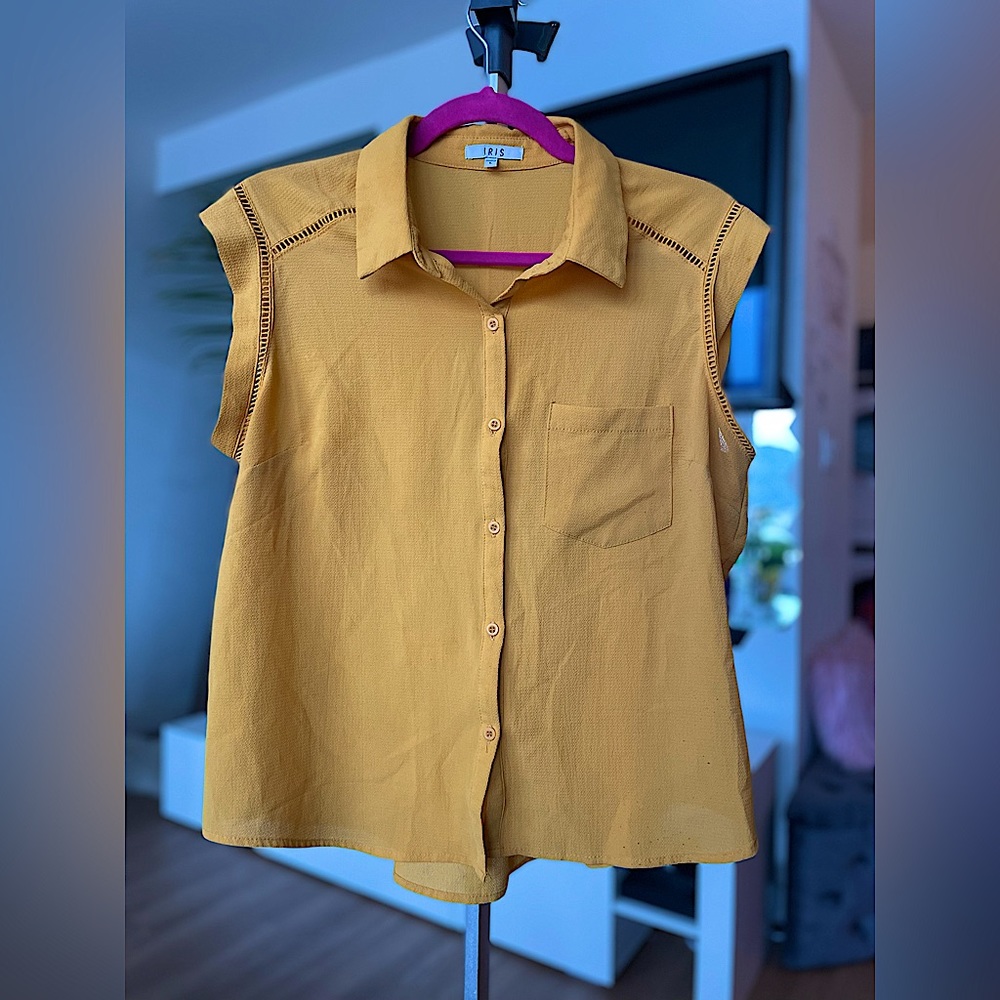 Iris button down Blouse